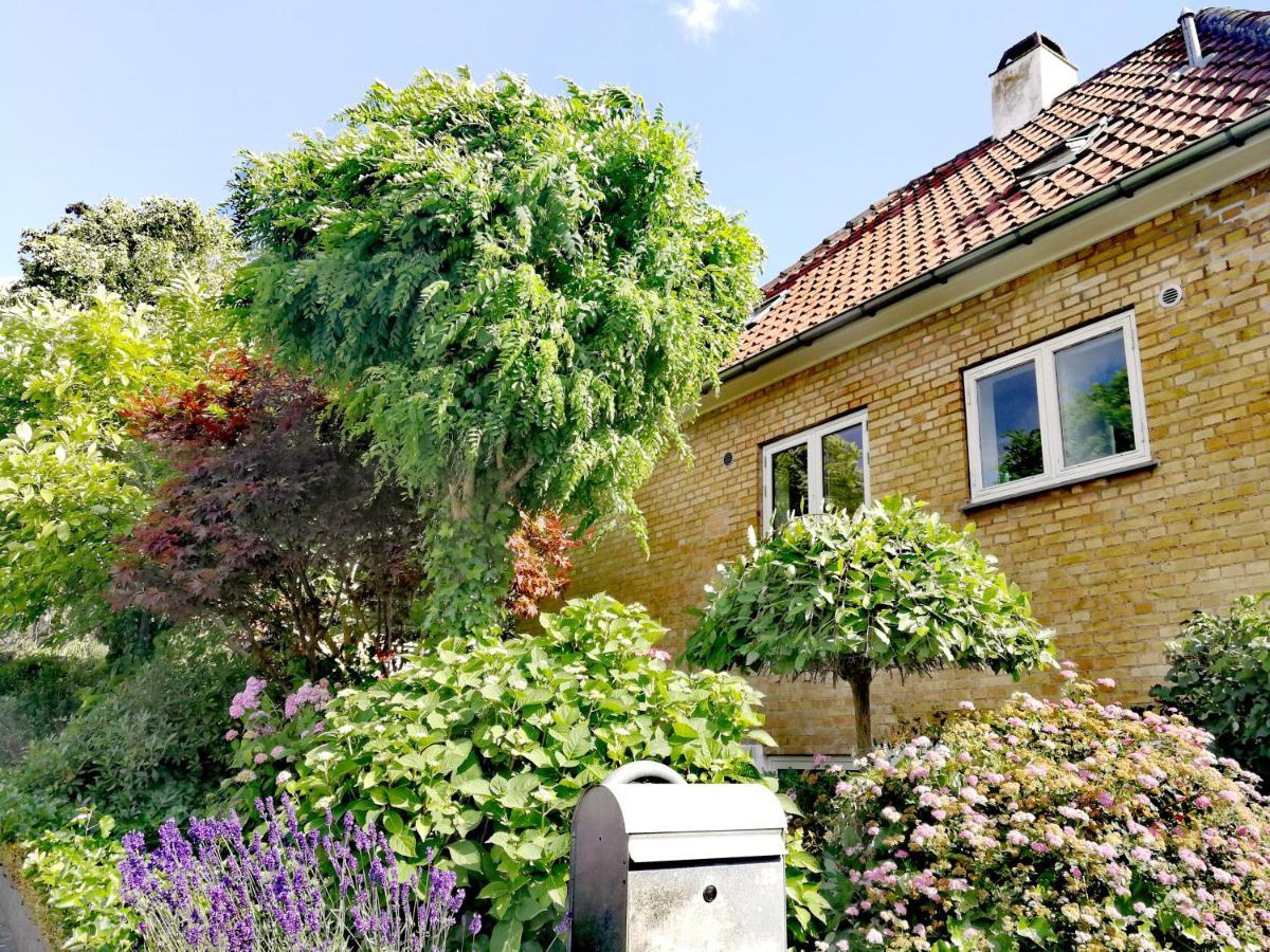 Room In A Danish Cottage With Garden View, 10 Min To Cph Gentofte Exterior photo